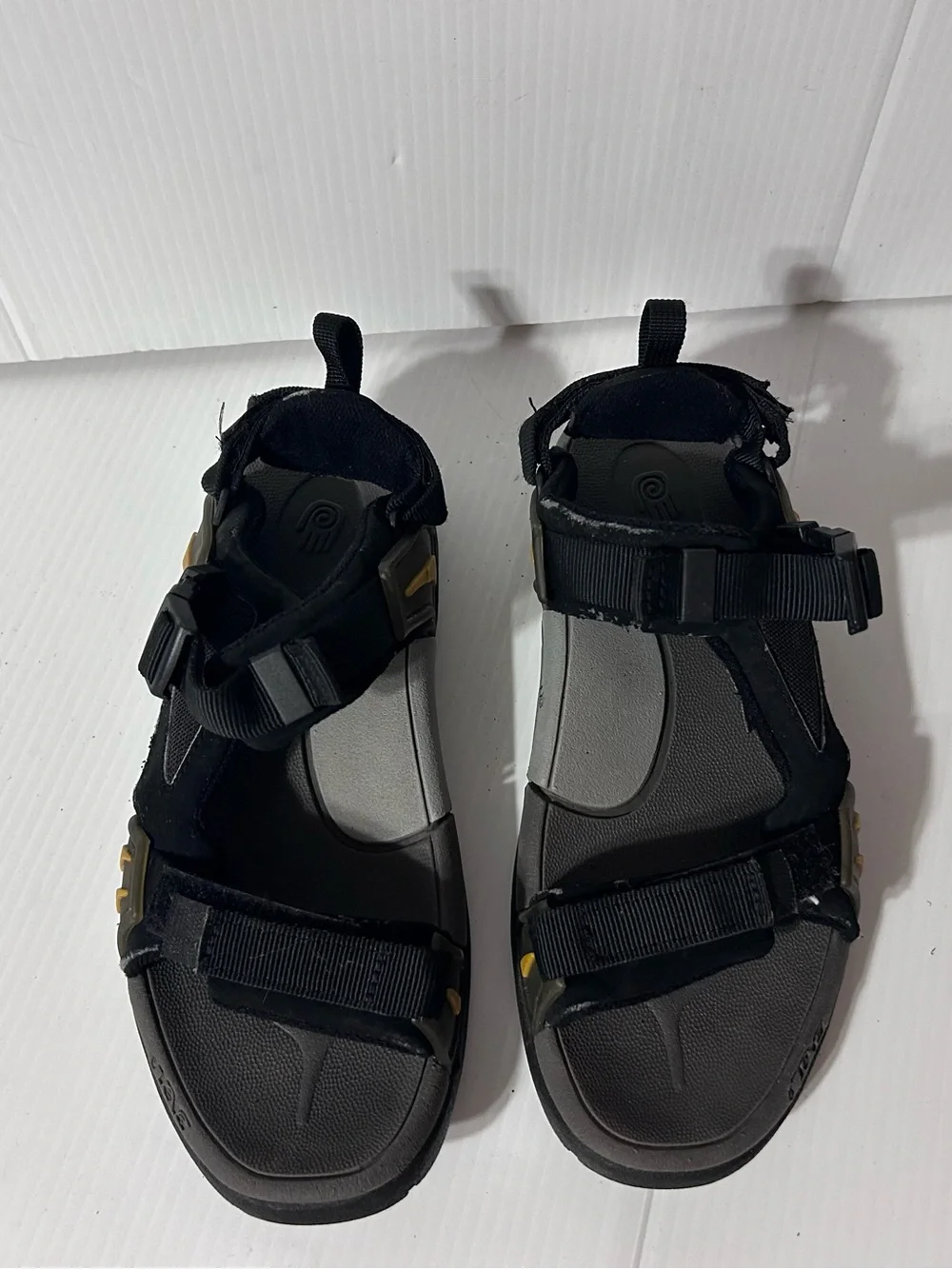 TEVA SN5667 Hurricane sandals men size 8 US